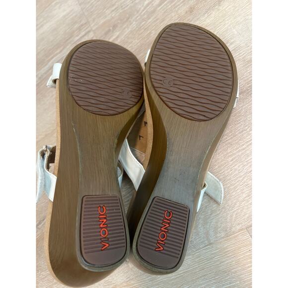 Vionic Maggie Sandal Wedge Heels Studs Slide Adjustable Straps Beige Women Sz 10 - Picture 7 of 8